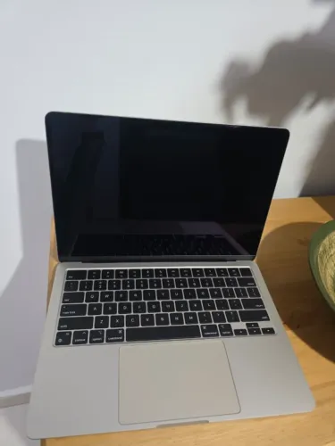 MacBook Air M2 13" Dourado
