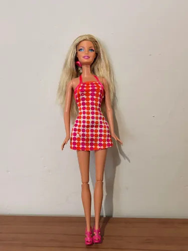 Boneca Barbie Articulada - Mattel
