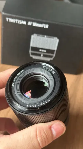 Lente Emount TTartisan 56mm 1.8