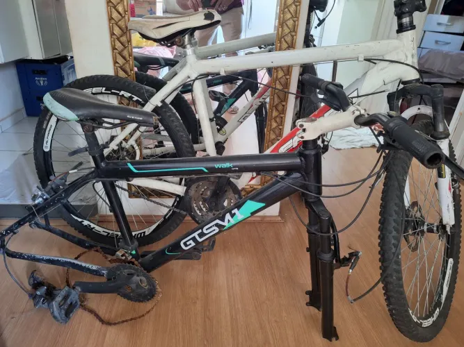 Quadros de bike , peças inclusas tudo nesse valor único, campinas.