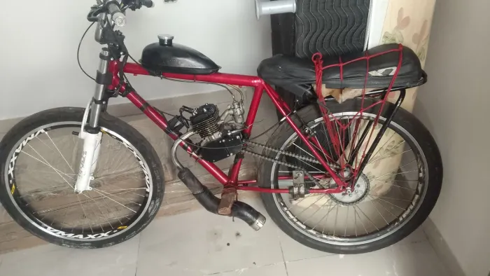Bicicleta elétrica só pega e anda semi nova