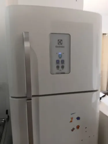 Vendo geladeira/refrigerador Electrolux