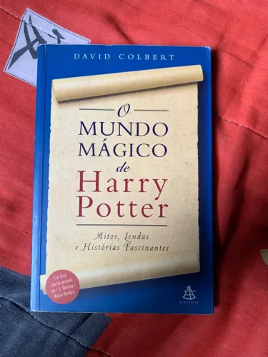 Livro o mundo mágico de Harry Potter