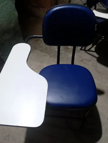 Cadeiras escolares lote de 24 cadeiras 150.00 ZAP * .