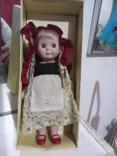 Boneca contos de fadas chapéuzinho vermelho