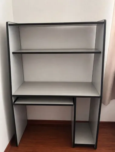 Estante com escrivaninha