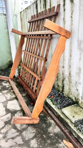 Cama de madeira maciça (casal padrão)