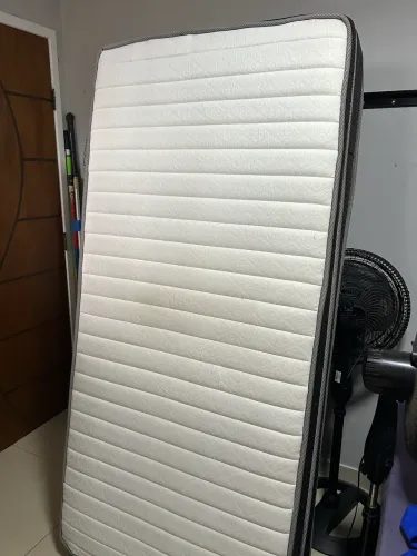 Vendo colchão de solteiro 