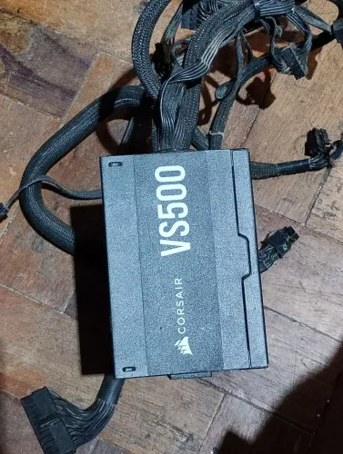 Fonte de computador original corsai lacrada tenho gabinete e placa mãe só fonte e 150 reai