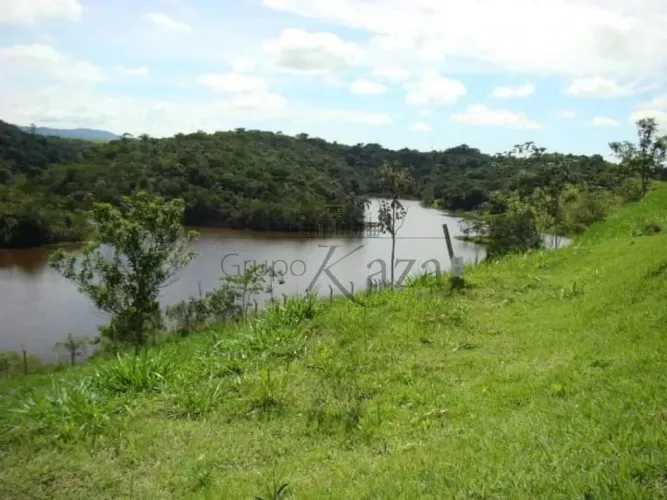Terreno/Condomínio - Alto da Ponte - Residencial Espelho D'água - 1.003m².