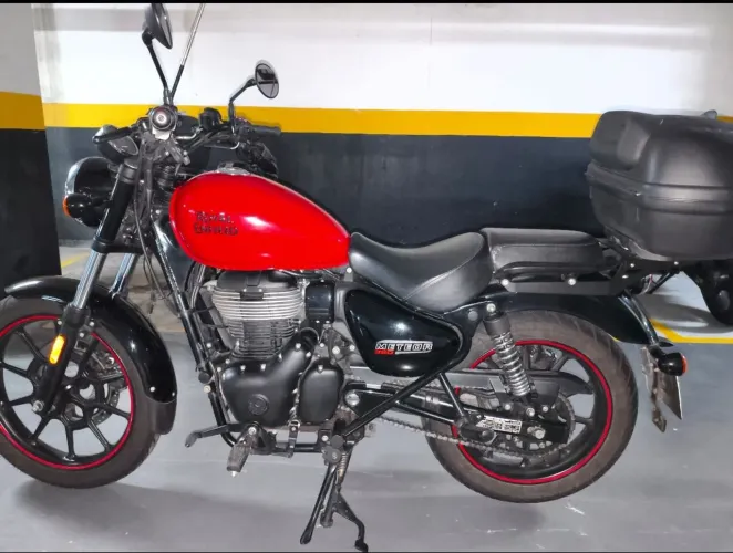 Meteor 350 vermelha