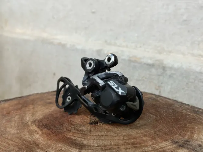 Câmbio traseiro Shimano SLX RD-M675 