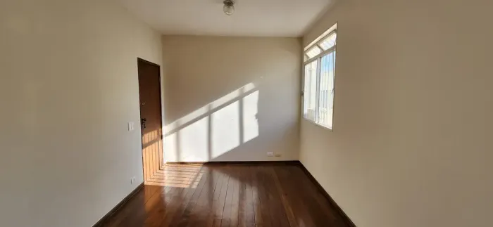 Imóvel para aluguel possui 130 metros quadrados com 4 quartos em Cruzeiro - Belo Horizonte