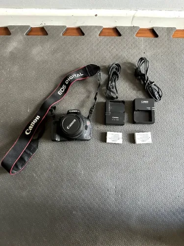A Canon EOS Rebel T3i (EOS 600D)