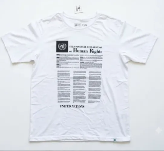 Camiseta com a Declaração Direitos Humanos ONU marca BUS 142 (Into The Wild)