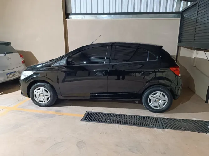 Chevrolet Onix Hatch LT 1.0 8V Flex Power Mec. 4P 2015
