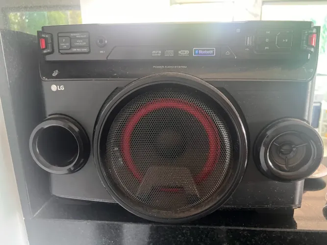 Caixa de Som LG Bluetooth / USB / Karaokê