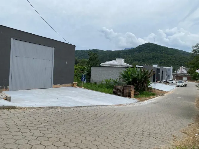 Alugo galpão no centro de águas mornas