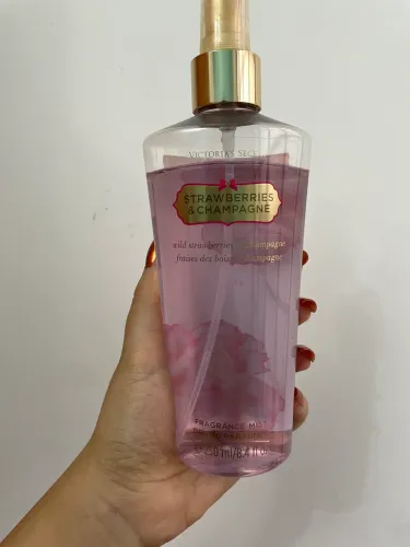 Body Splash Victoria?s Secrets Strawberries & Champagne