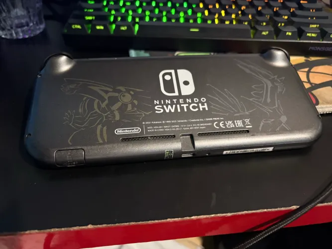 NINTENDO SWITCH LITE - EDIÇÃO POKEMON