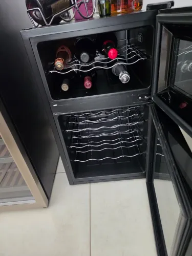 Adega de vinhos Philco, modelo PH24DZ, 02 portas, para 24 garrafas. 