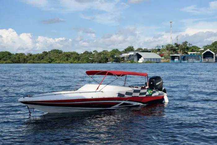 Lancha Esporte com motor Mercury 300hp