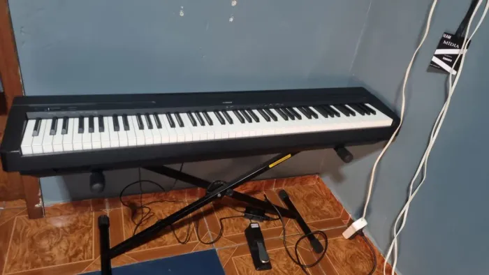 Piano Digital Yamaha P-35 Perfeito Estado + Suporte + Bag de Couro Acochoada