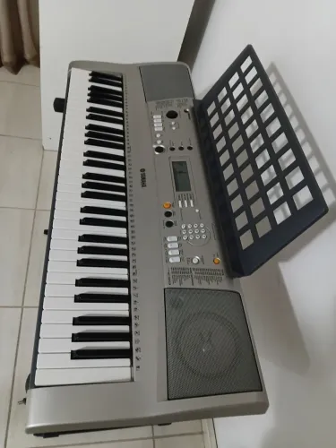 Teclado YAMAHA psr É 313