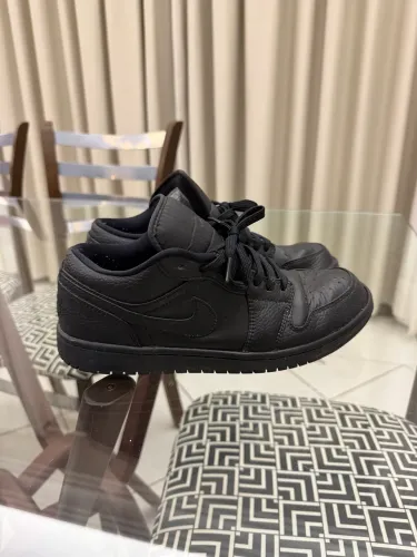 Air Jordan 1 Low Triple Black - Tam 40 