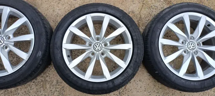 Troco em som automotivo Rodas aro 17 com pneus Pirelli 