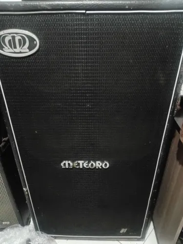 Caixa profissional de guitarra e contra baixo para igrejas ou músicos.