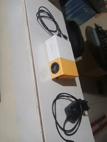 Vendo , projetor para parede ou onde achar melhor , transmissões ao vivo e via cllr 