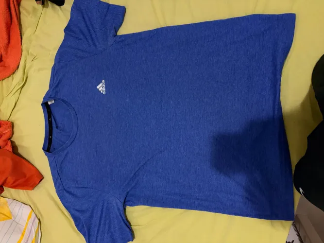 Camisa Adidas e Nike