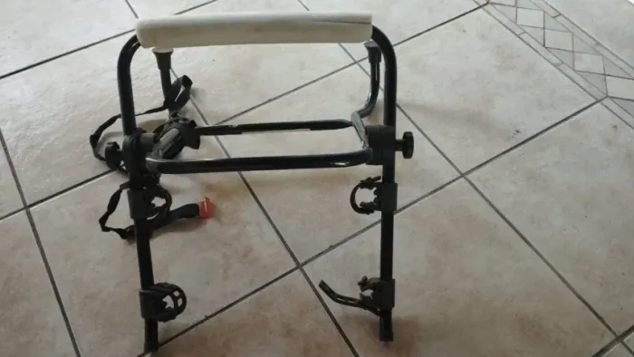 Suporte para 2 bicicletas - fixação no porta malas do carro.