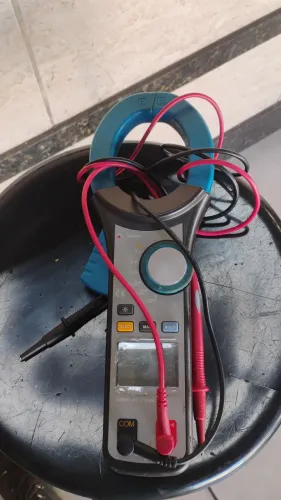 Alicate amperímetro