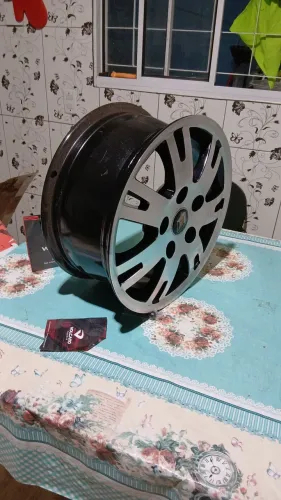 APENAS UMA RODA.
