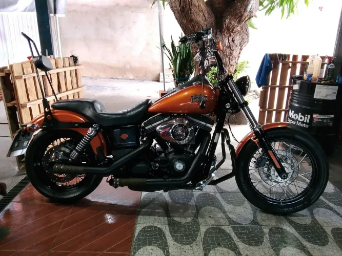 Vende se ou troca Harley Davidson street Bob 2015.