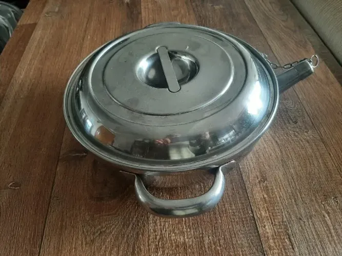 Antigo prato em inox com tampa e aquecimento em banho maria .Marca Fracalanza.