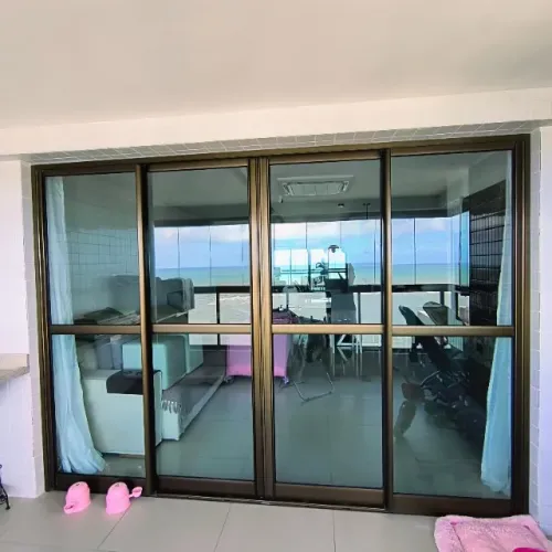 Esquadria linha Suprema em aluminio anodizado bronze em ótimo estado. Tamanho 3.00 X 1.13 