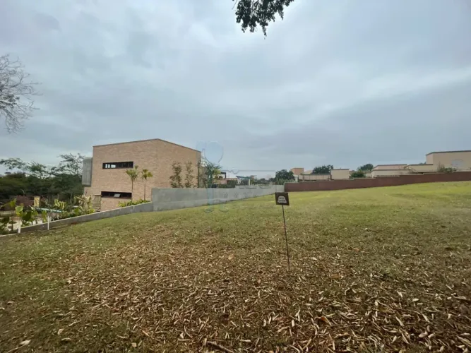Terreno de 1500m² à venda em condomínio - Cravinhos