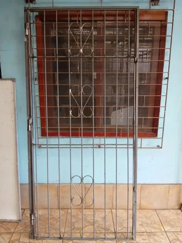 Grade de 1metro por 210 com dois porta cadeado