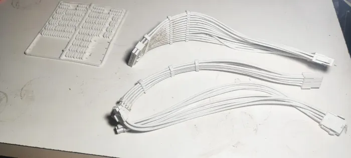 Kit Cabo Sleeved Branco 24 Pinos + PCIe + 8 Pinos - Usado