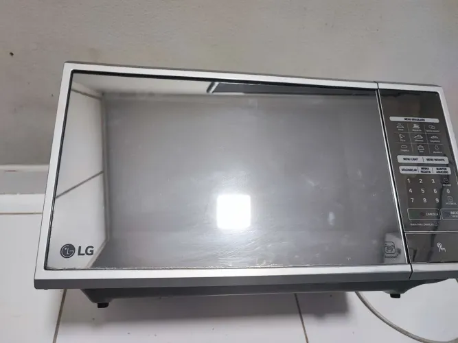 VD Microondas LG 30L C/DEFEITO mod.MS3059LA