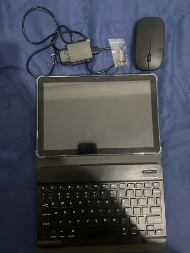 Tablet com teclado e mouse