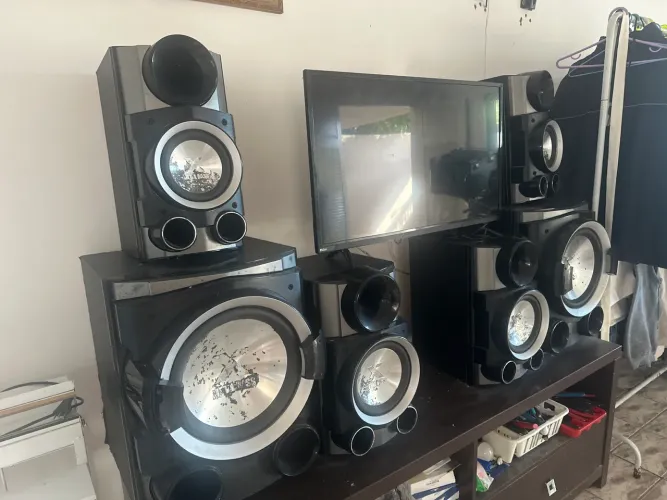 Caixa de som e subwoofer 