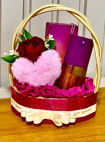 CESTAS. Cestinha Natura Luna Body Splash R$89,99. Cestas Lindas 