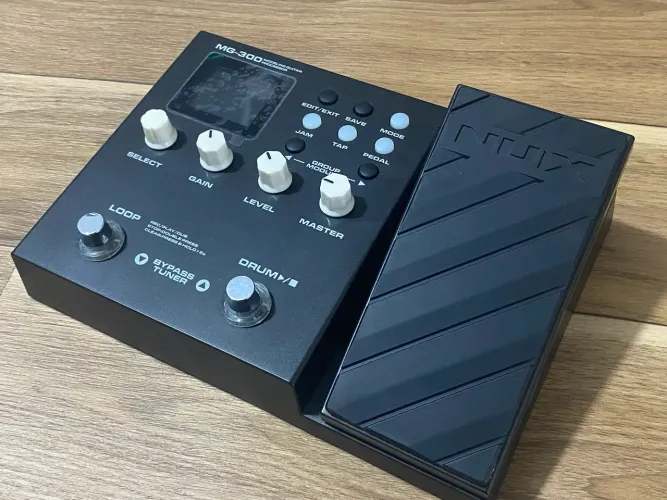 Pedaleira Nux MG 300 Guitarra
