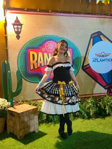 Alugo vestido de São joao moderno