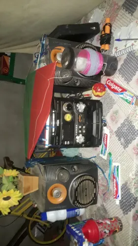 Quem gosta de ouvir música. Vedendo um som 