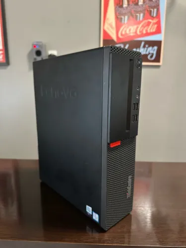 Computador Lenovo ThinkCentre Core i7 7700, 8GB DDR4, SSD 120GB, Windows 10